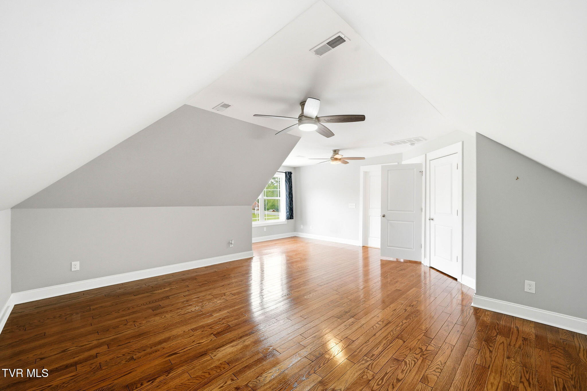 3901 Leaf Point