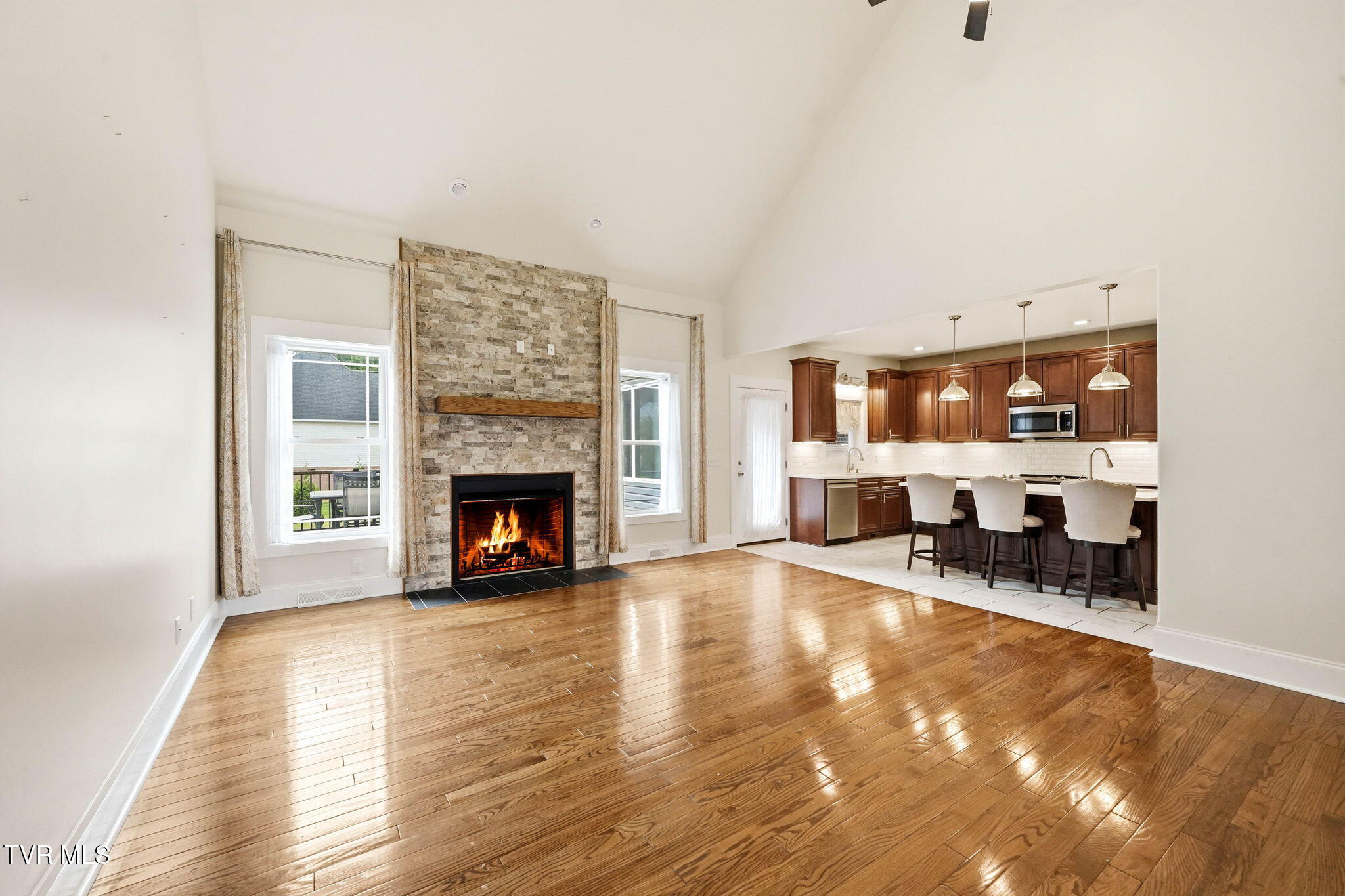 3901 Leaf Point