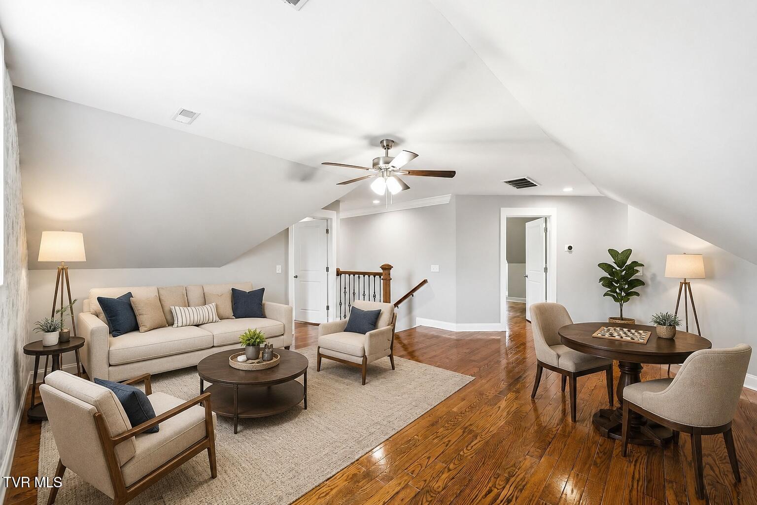 3901 Leaf Point