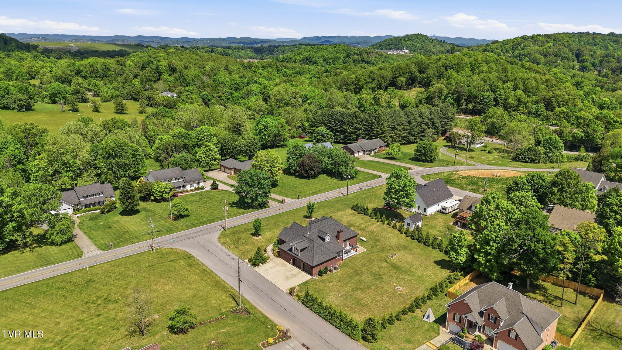 3901 Leaf Point