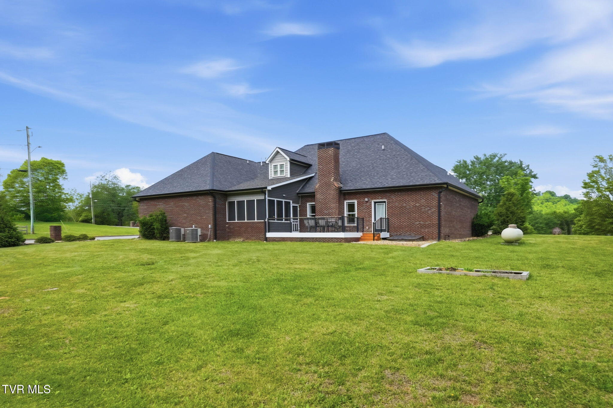 3901 Leaf Point