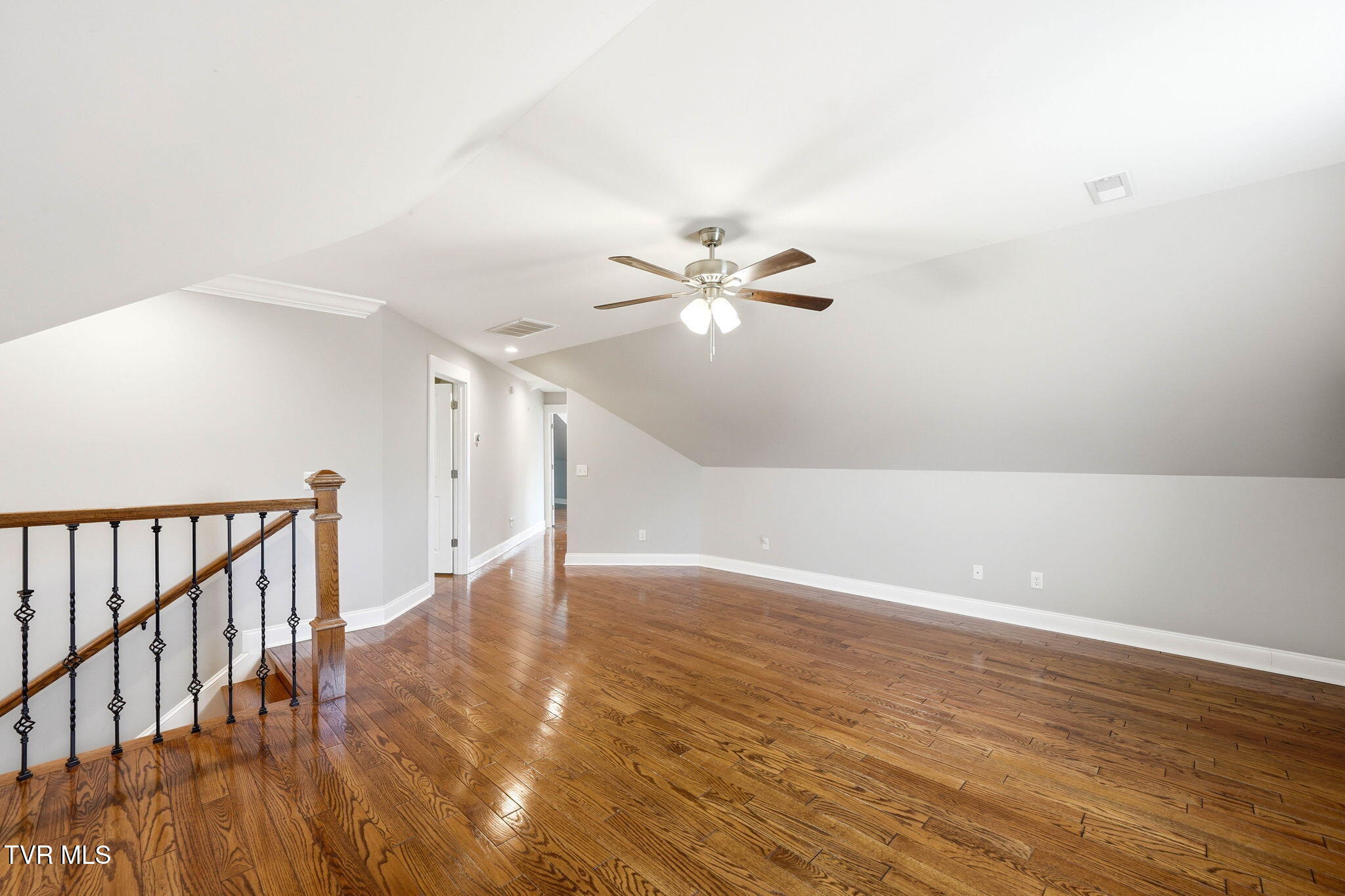 3901 Leaf Point