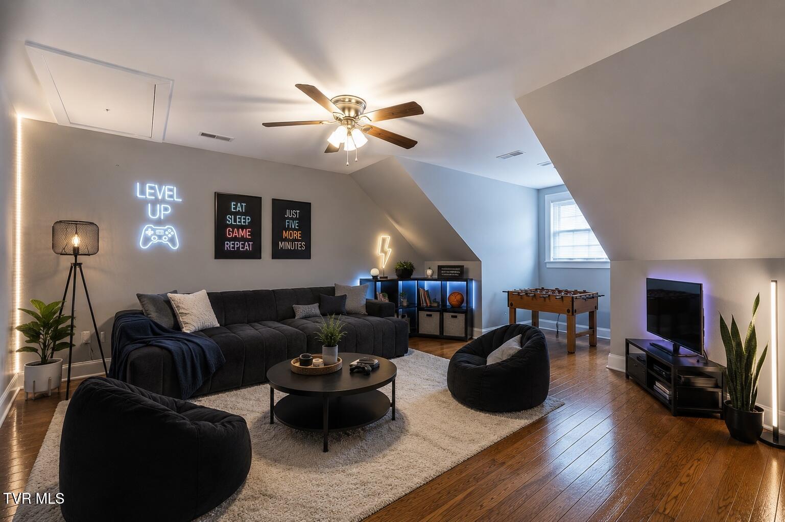 3901 Leaf Point