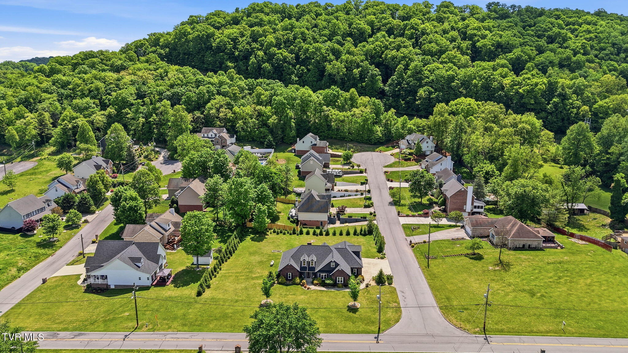 3901 Leaf Point