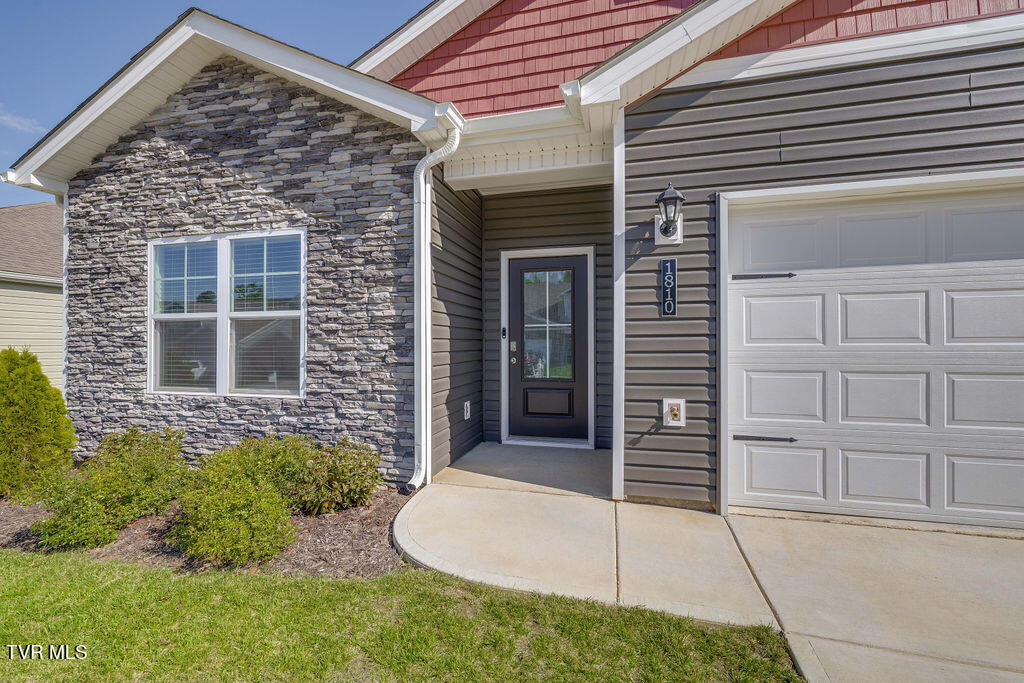 1810 Fox Meadows Circle