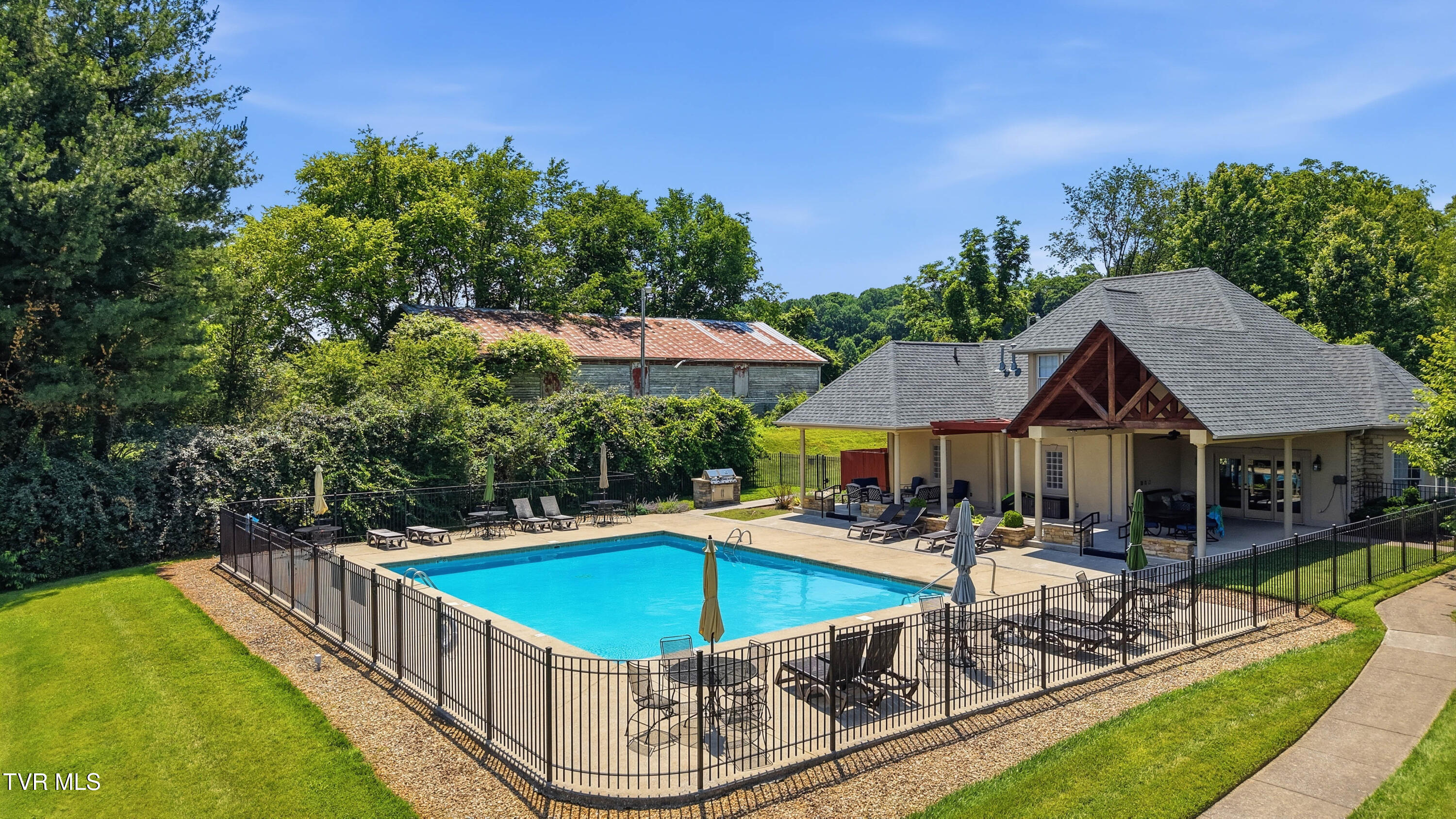 412 Shade Tree Way