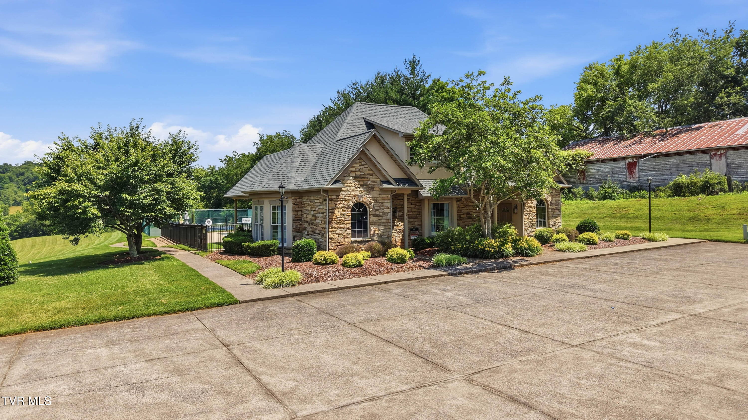 412 Shade Tree Way
