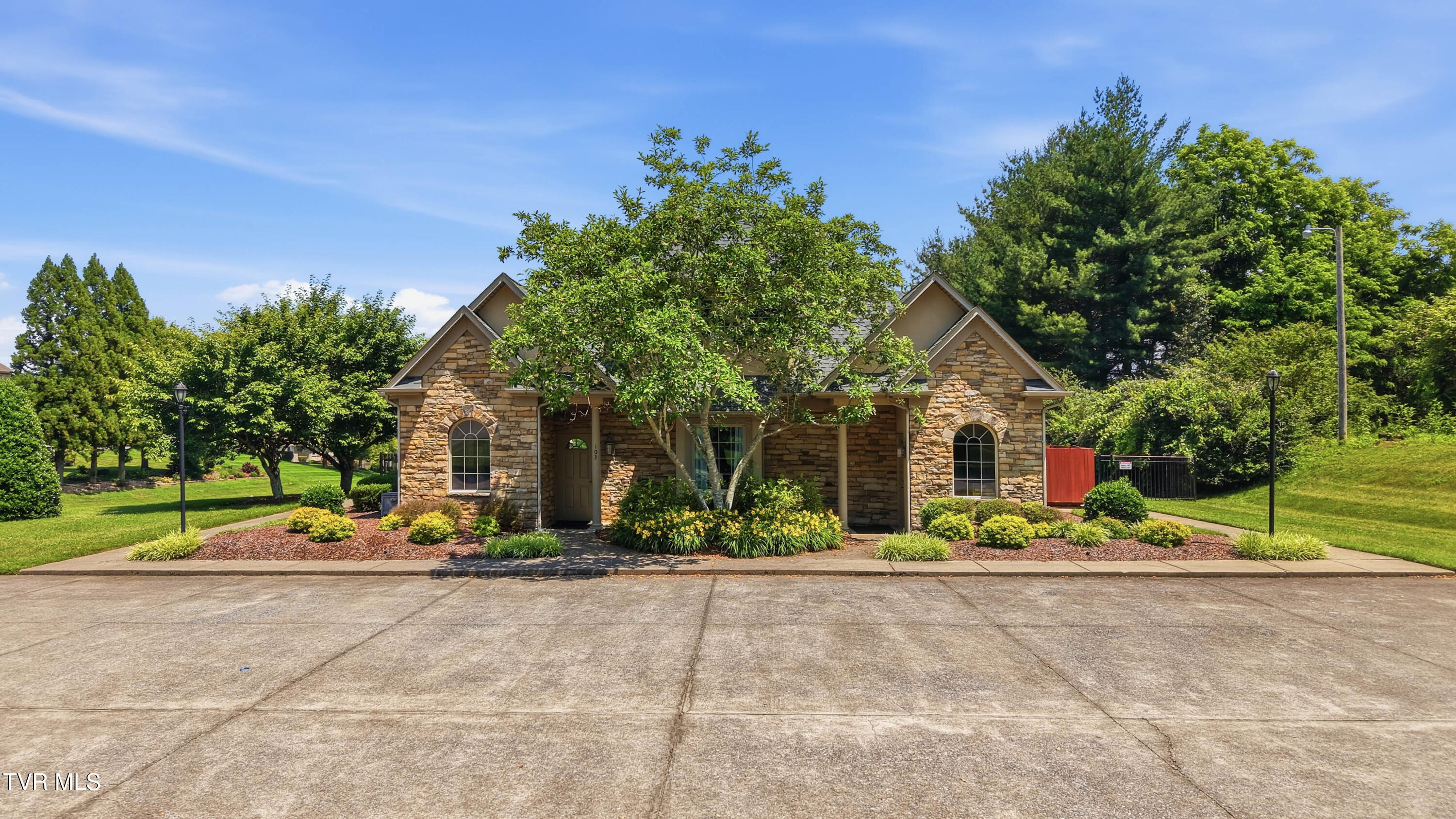 412 Shade Tree Way