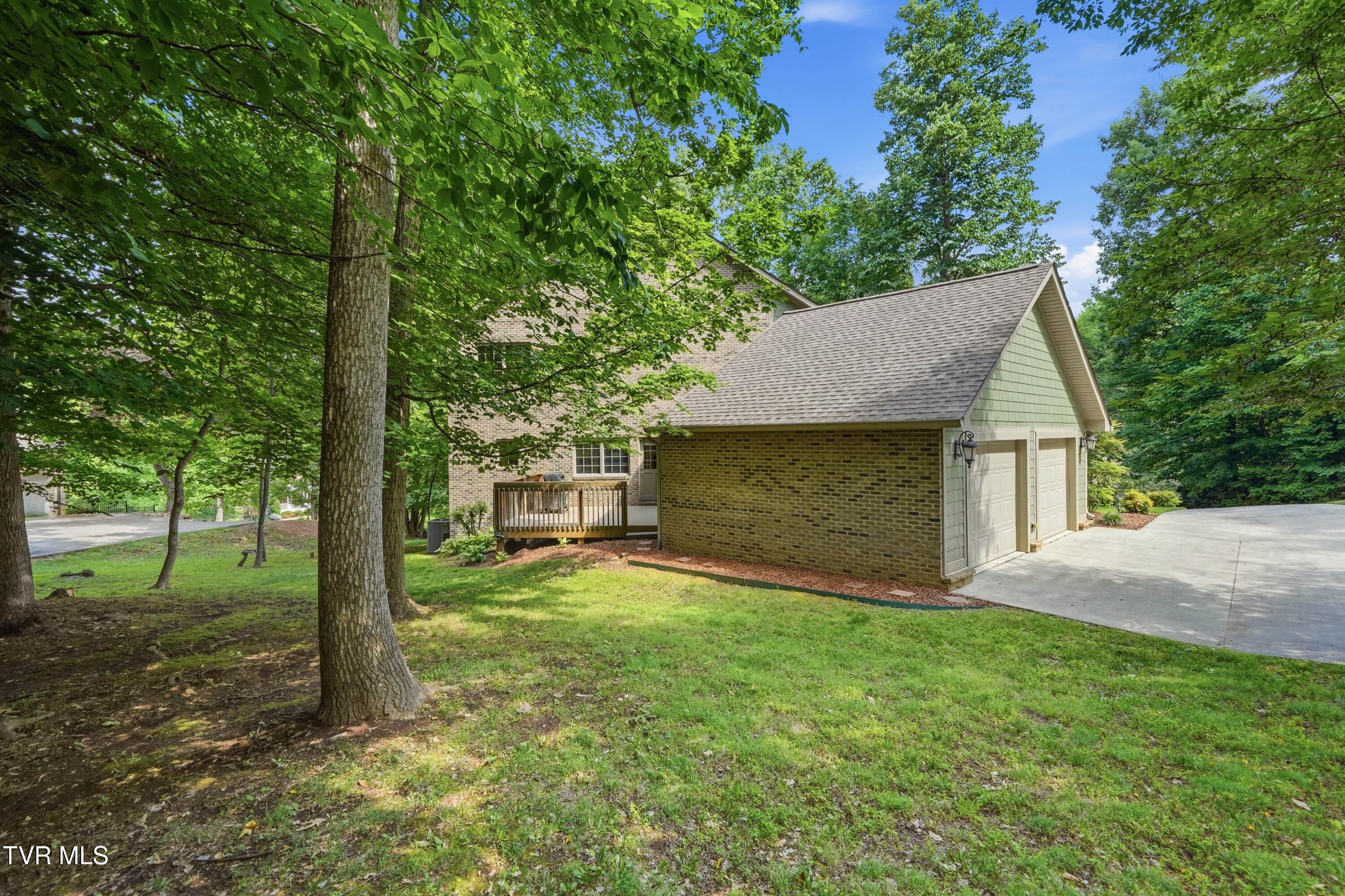 412 Shade Tree Way