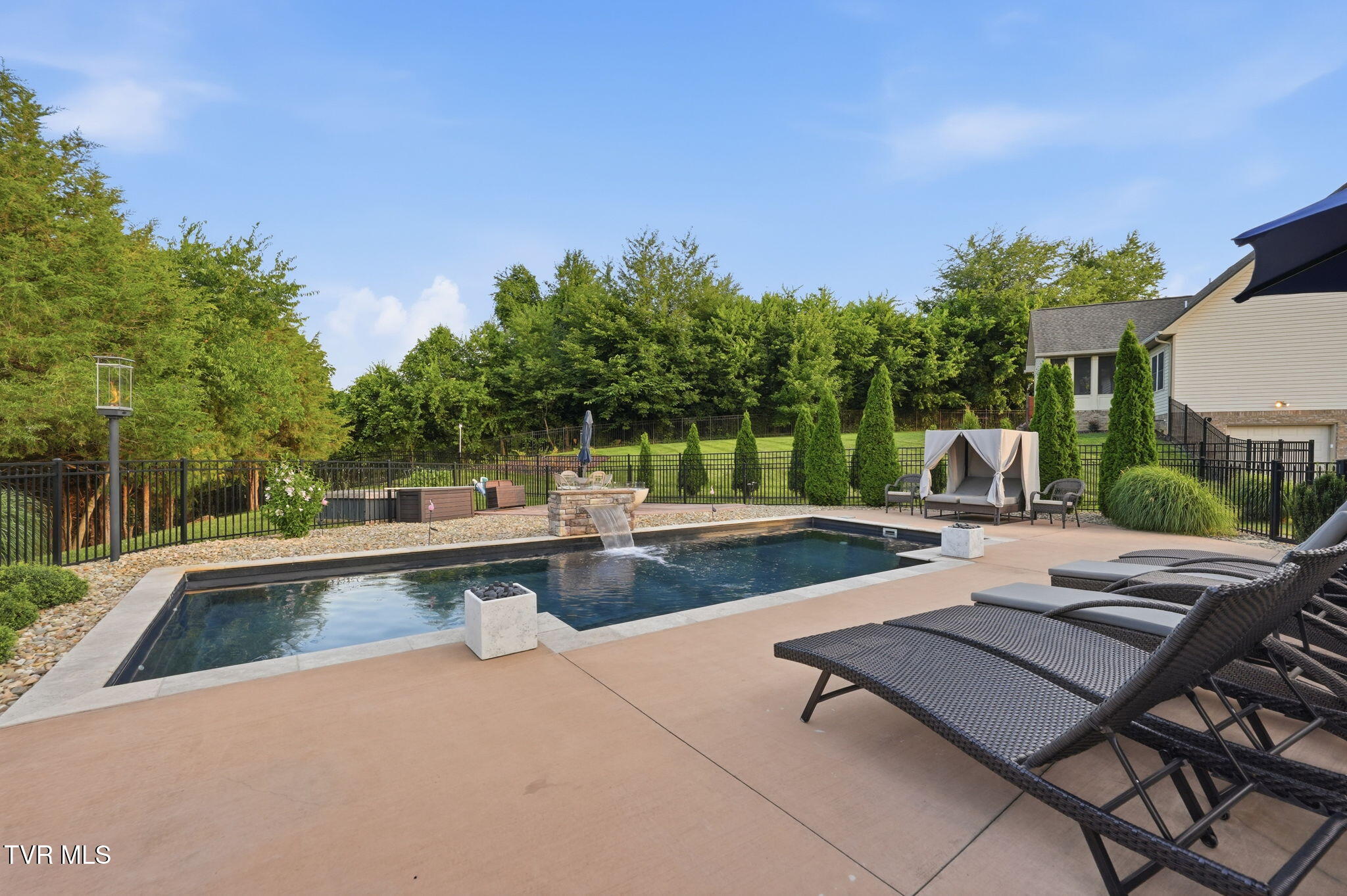 1300 Savin Falls