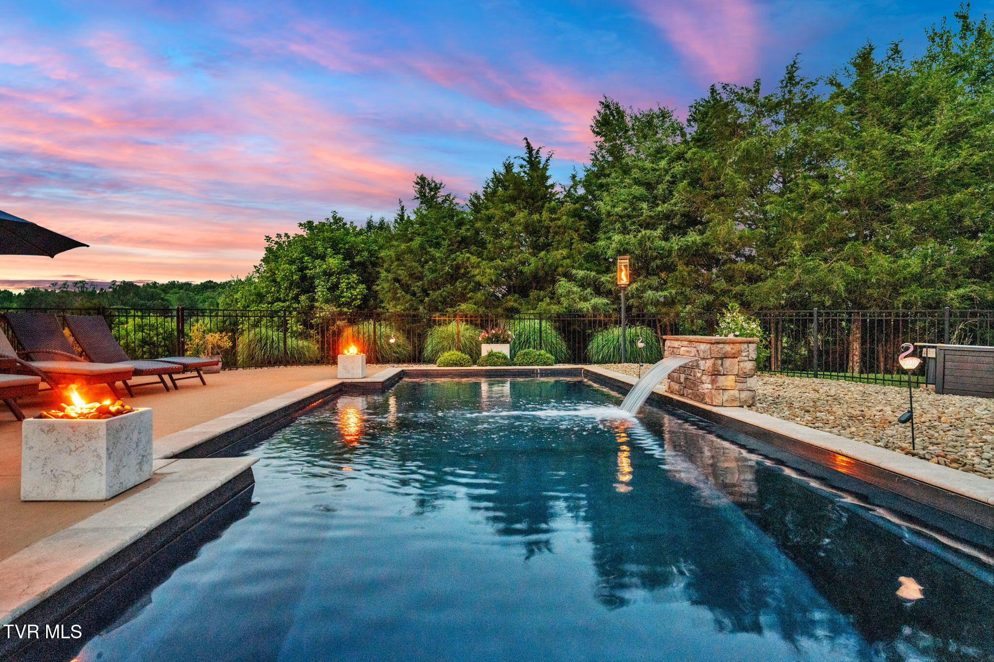 1300 Savin Falls