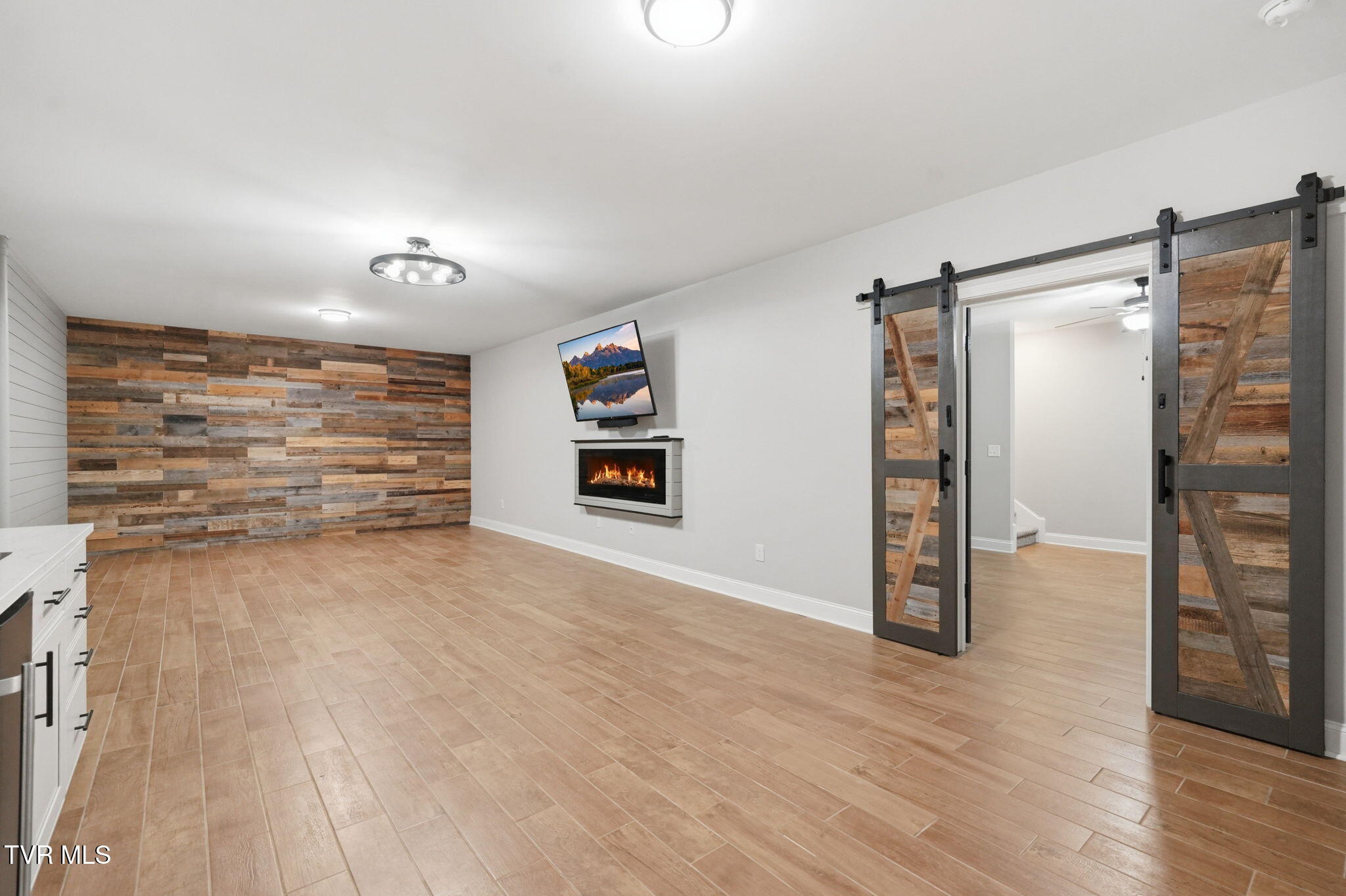 1300 Savin Falls