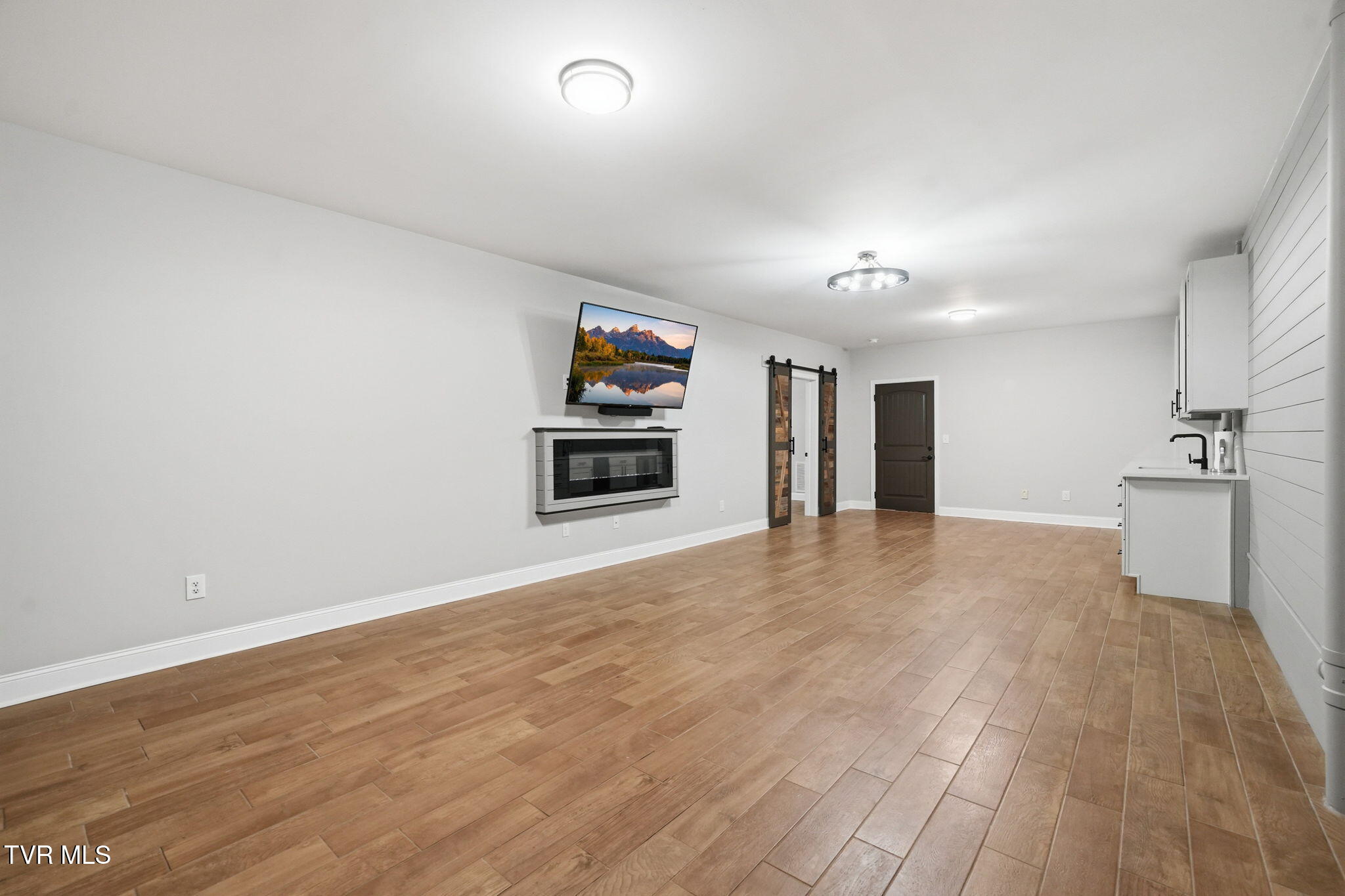 1300 Savin Falls