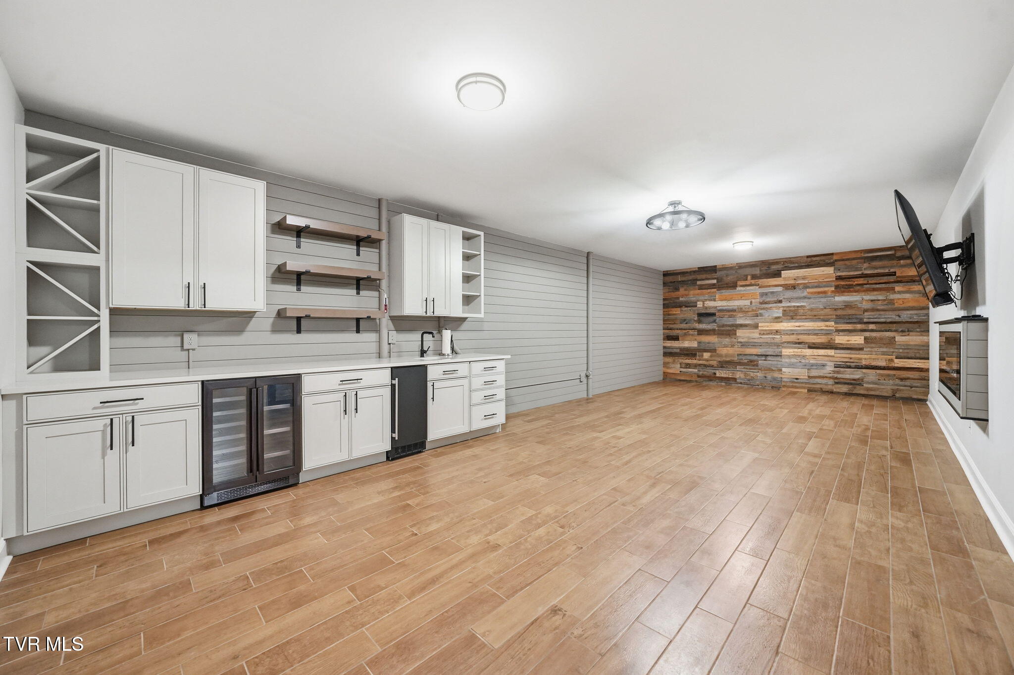1300 Savin Falls