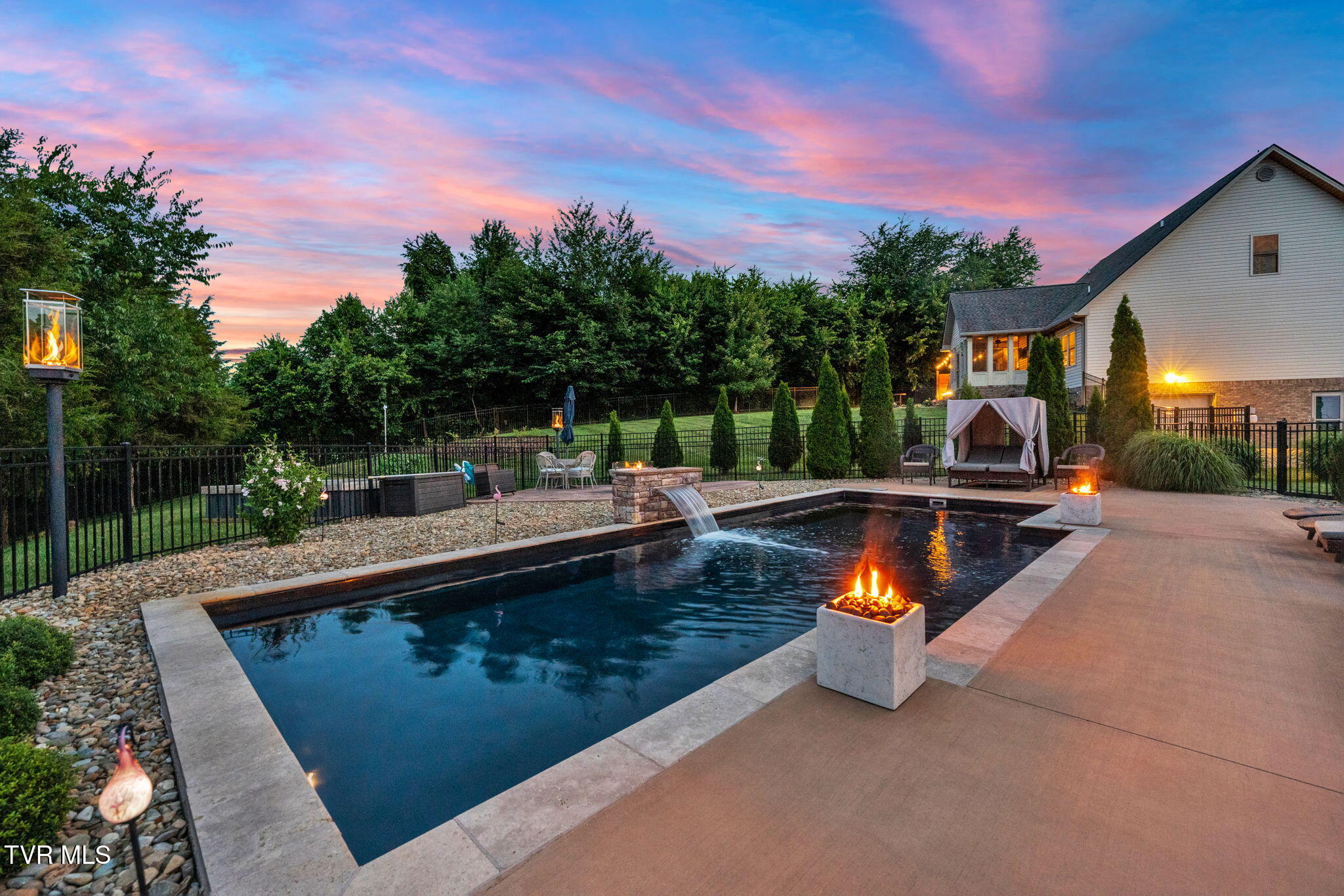 1300 Savin Falls