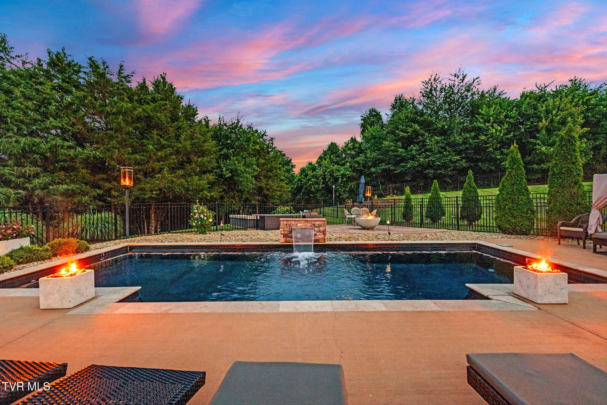 1300 Savin Falls
