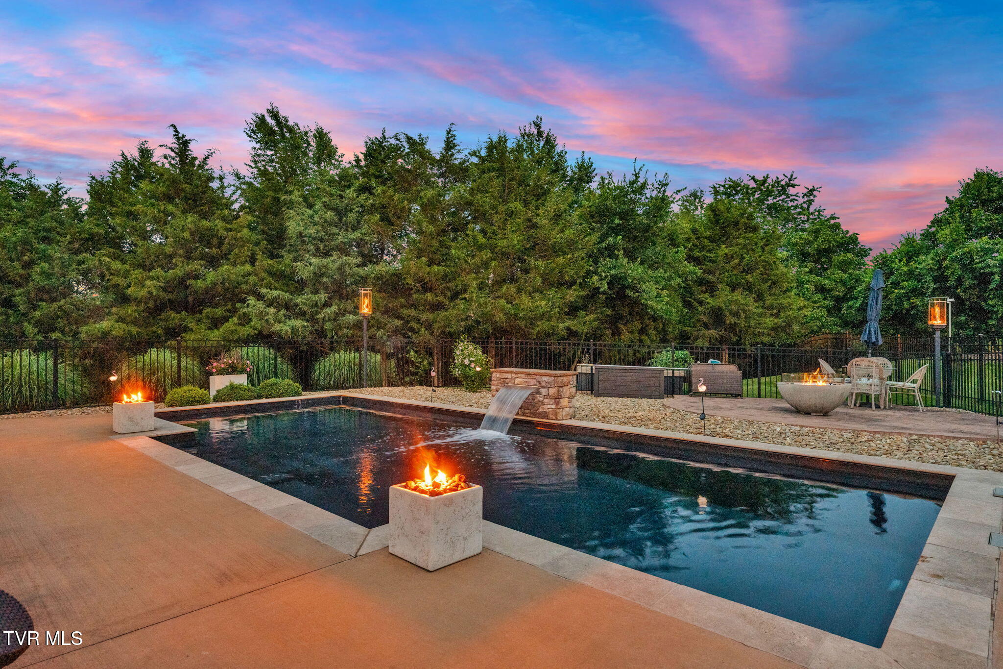 1300 Savin Falls
