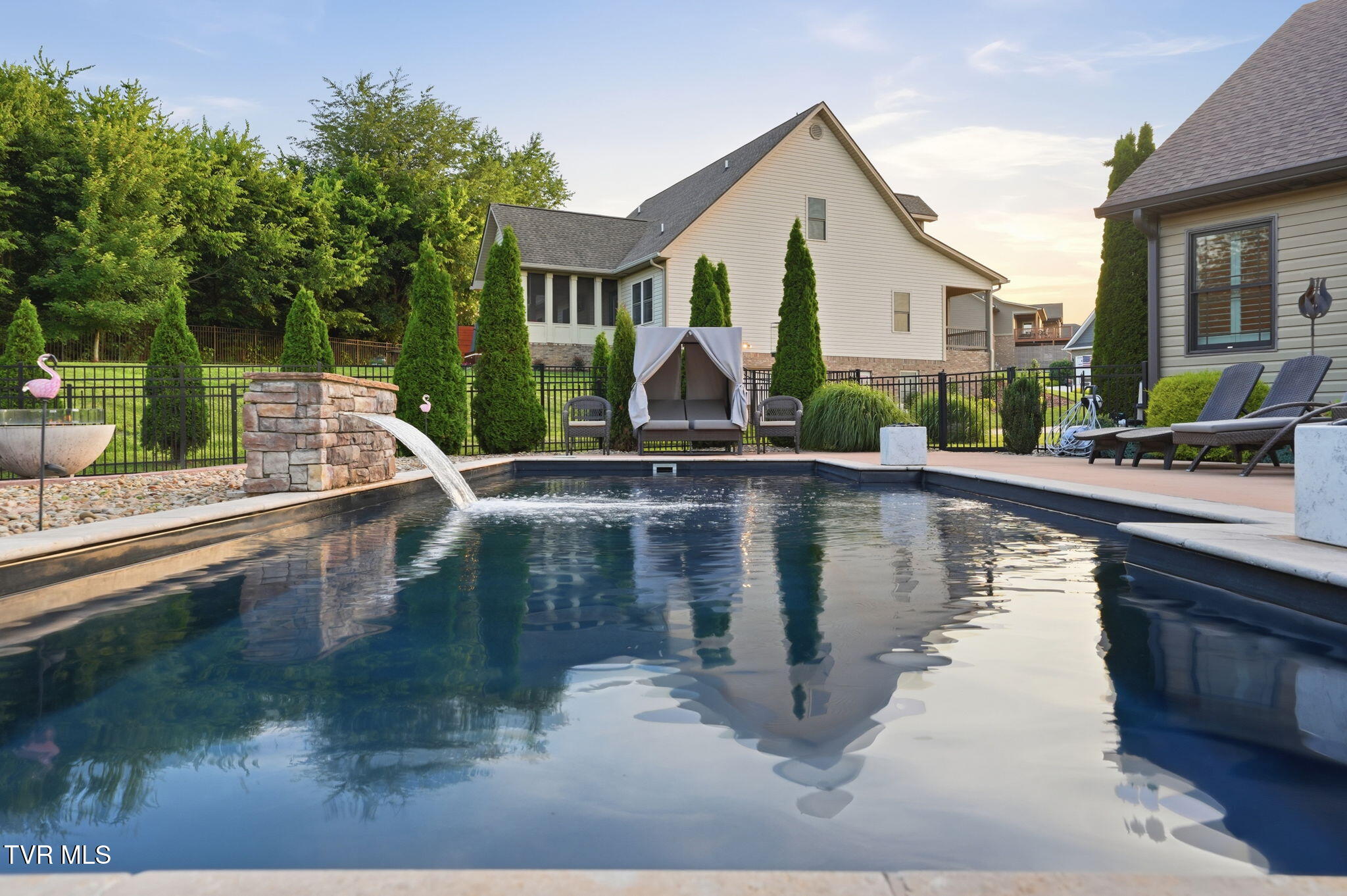 1300 Savin Falls