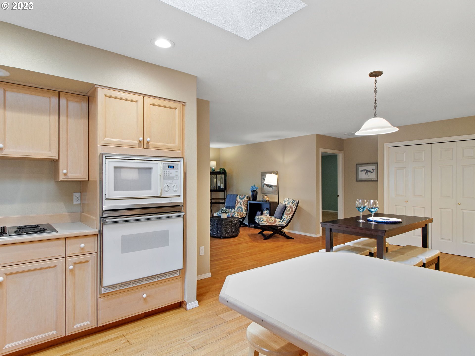 9725 SW TUALATIN RD