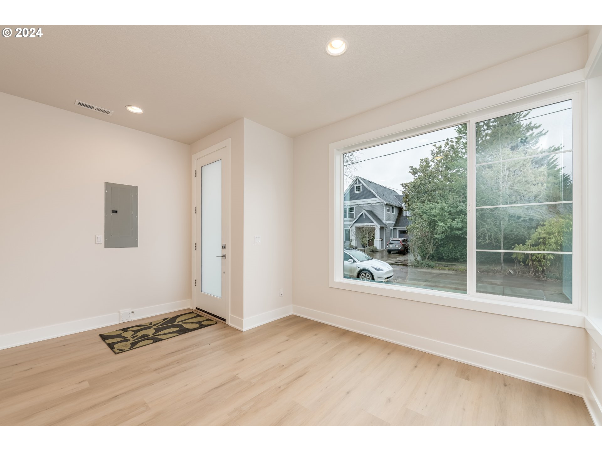 7094 N OMAHA AVE