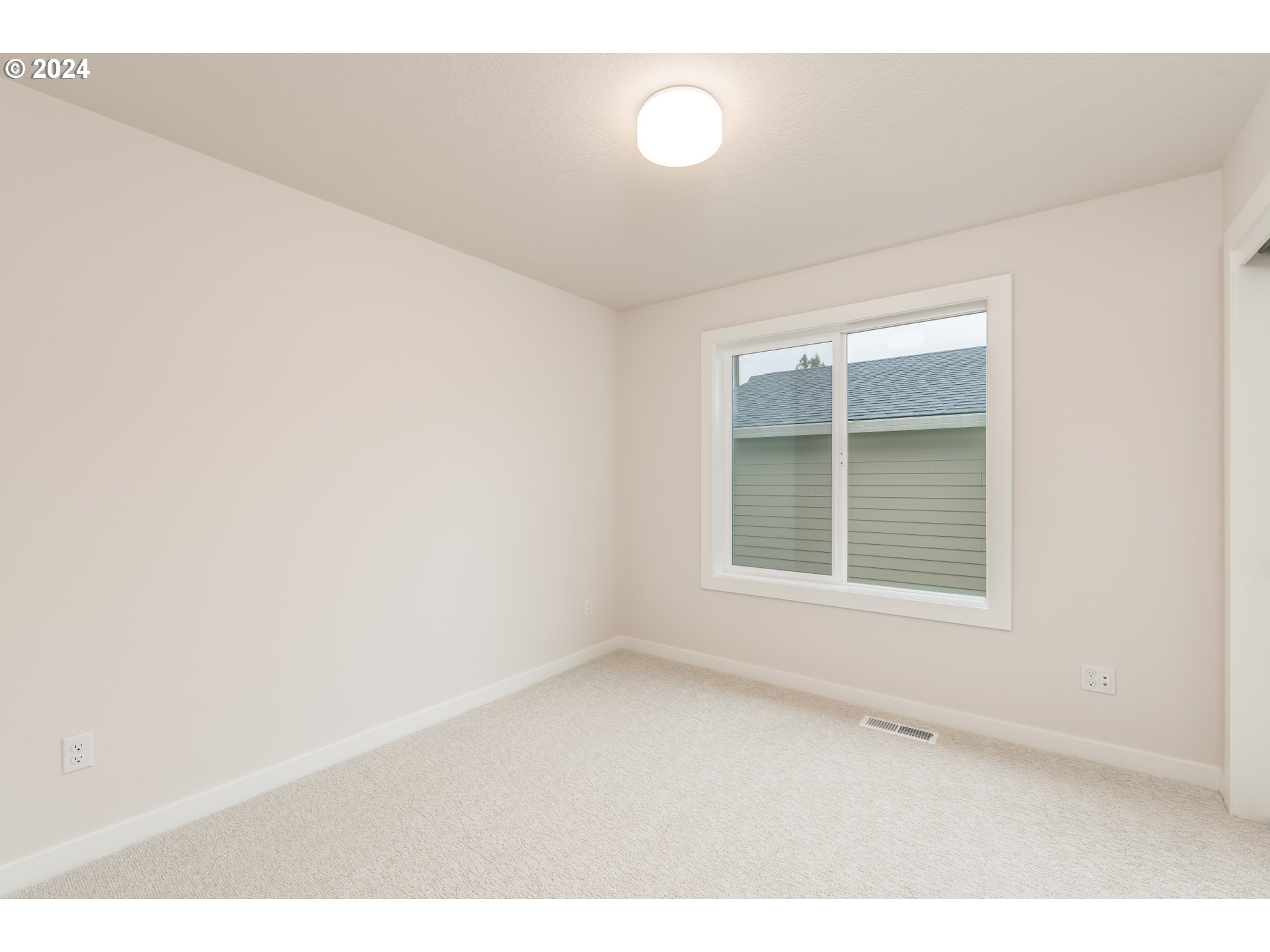 7094 N OMAHA AVE