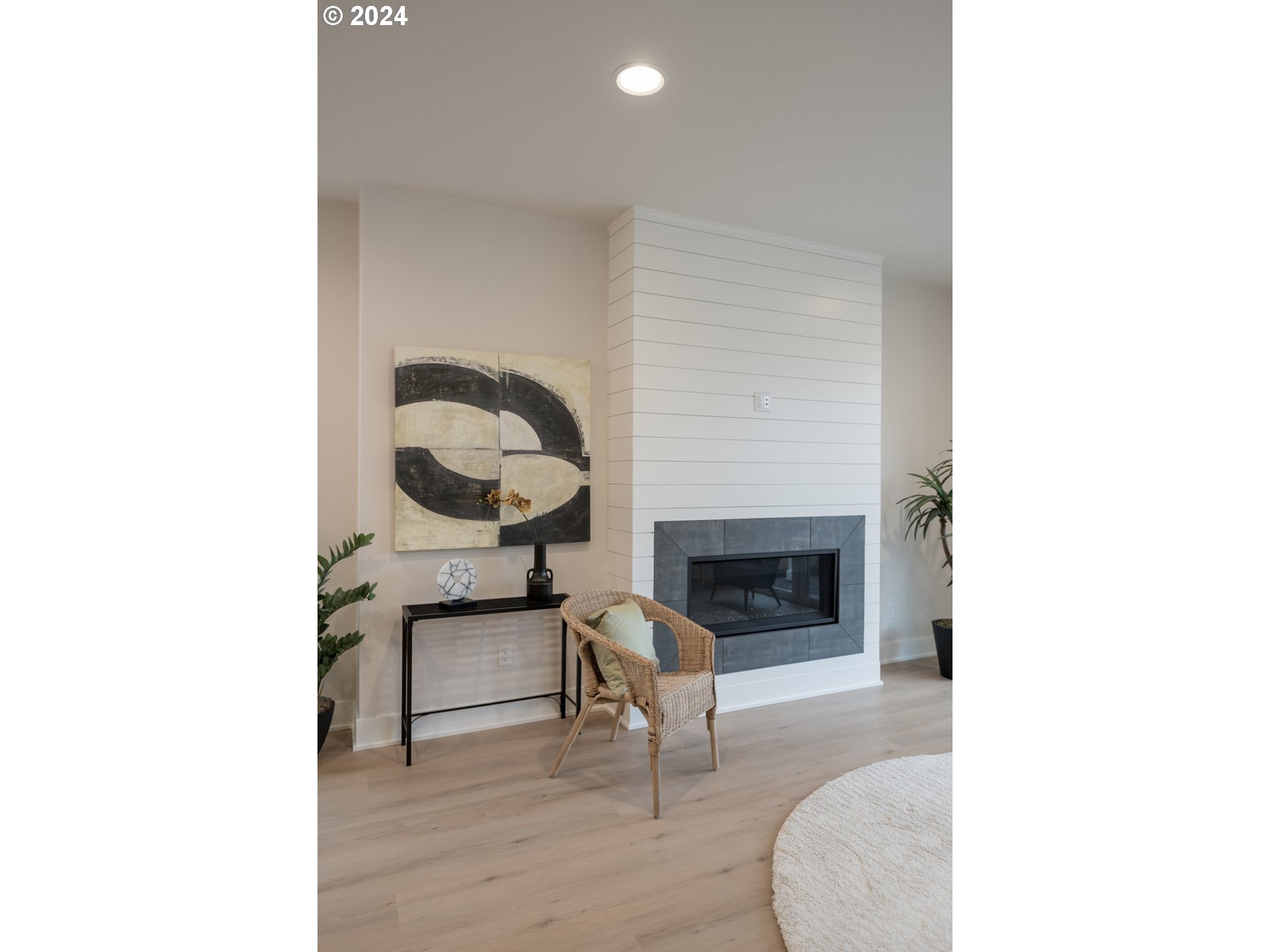 7094 N OMAHA AVE