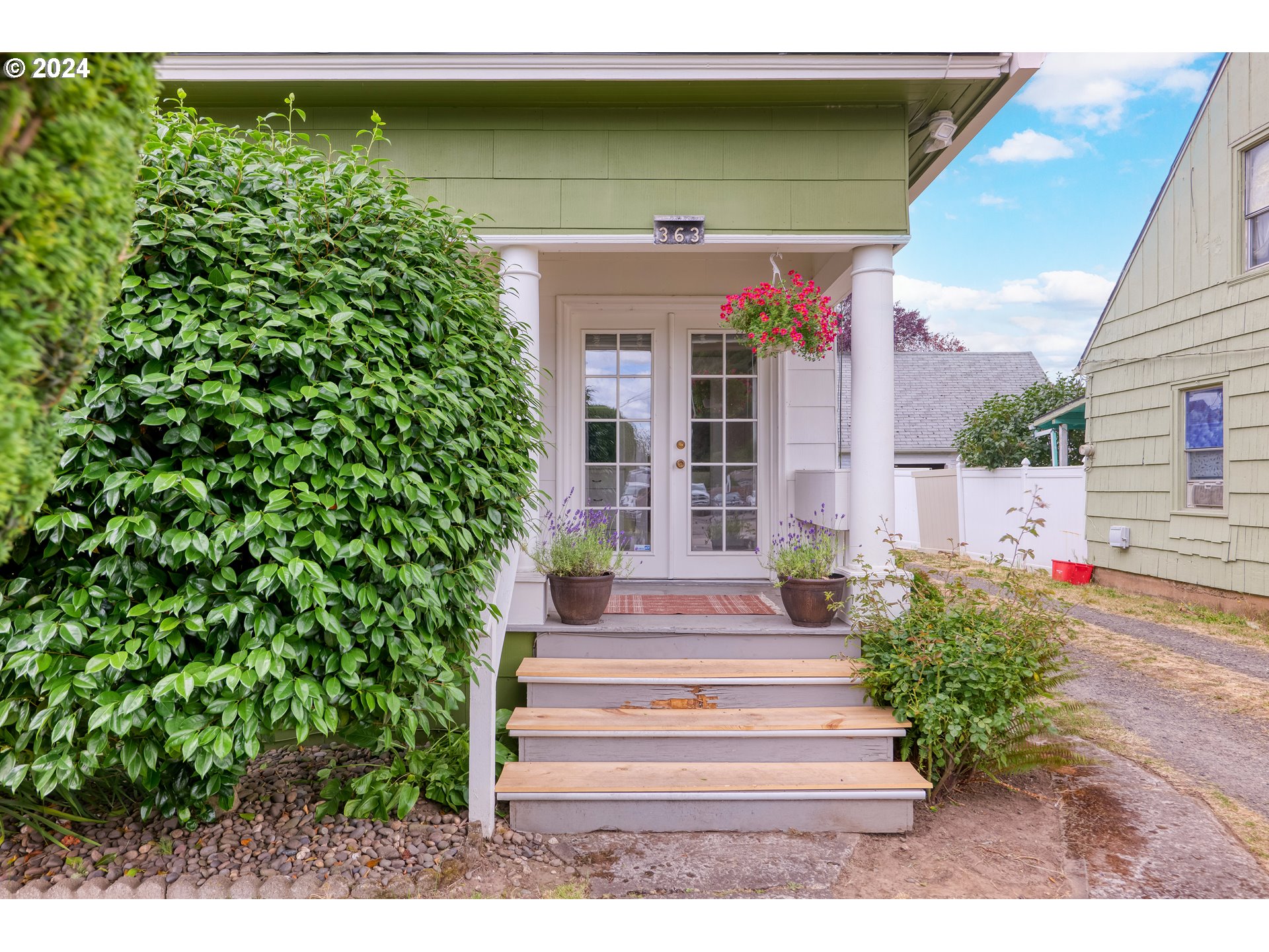363 SW DENNIS AVE