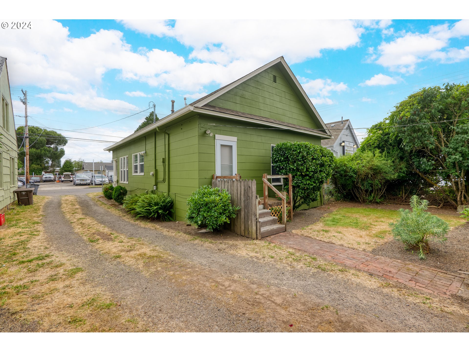 363 SW DENNIS AVE