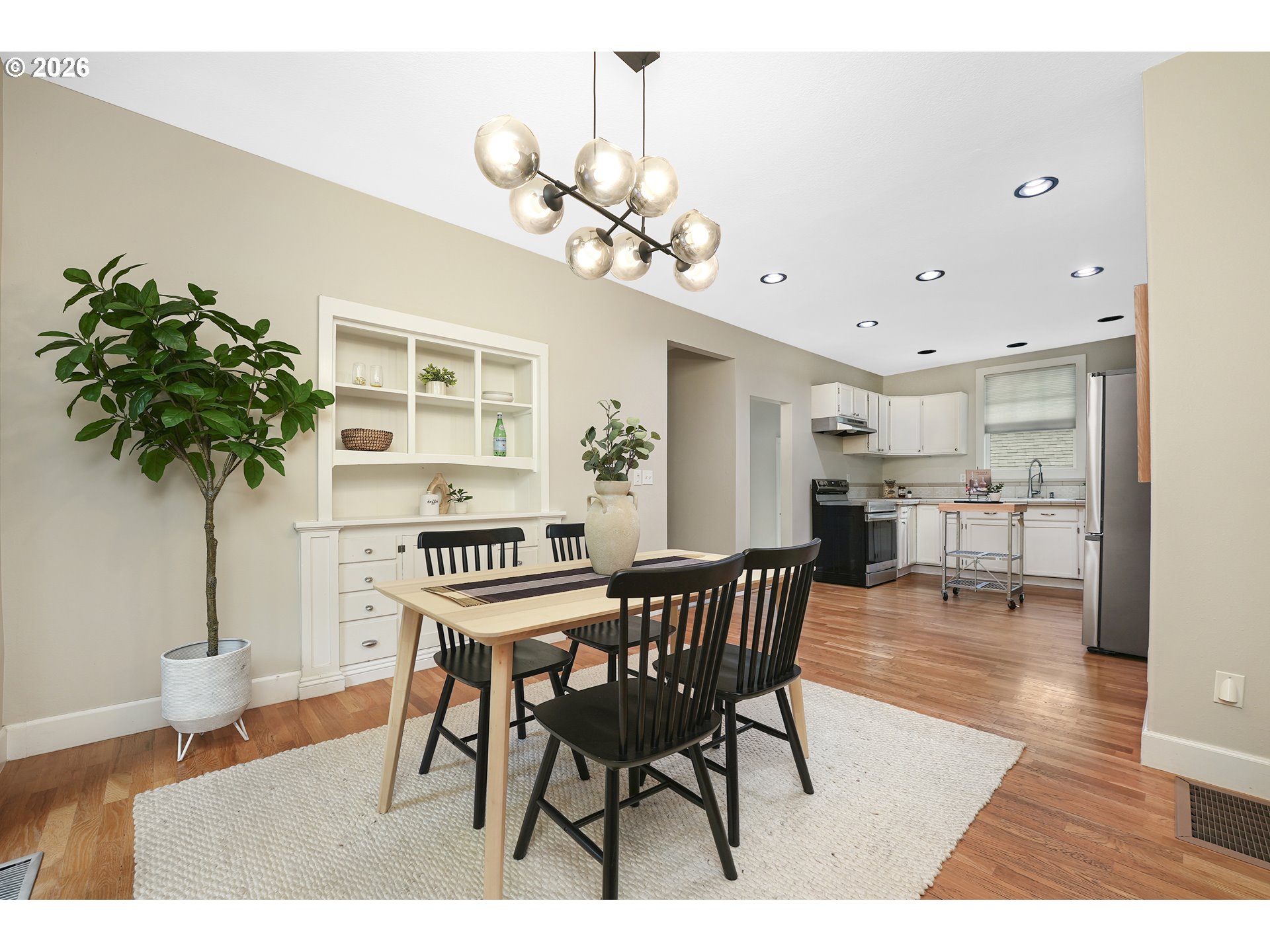 1617 SW BROADWAY DR