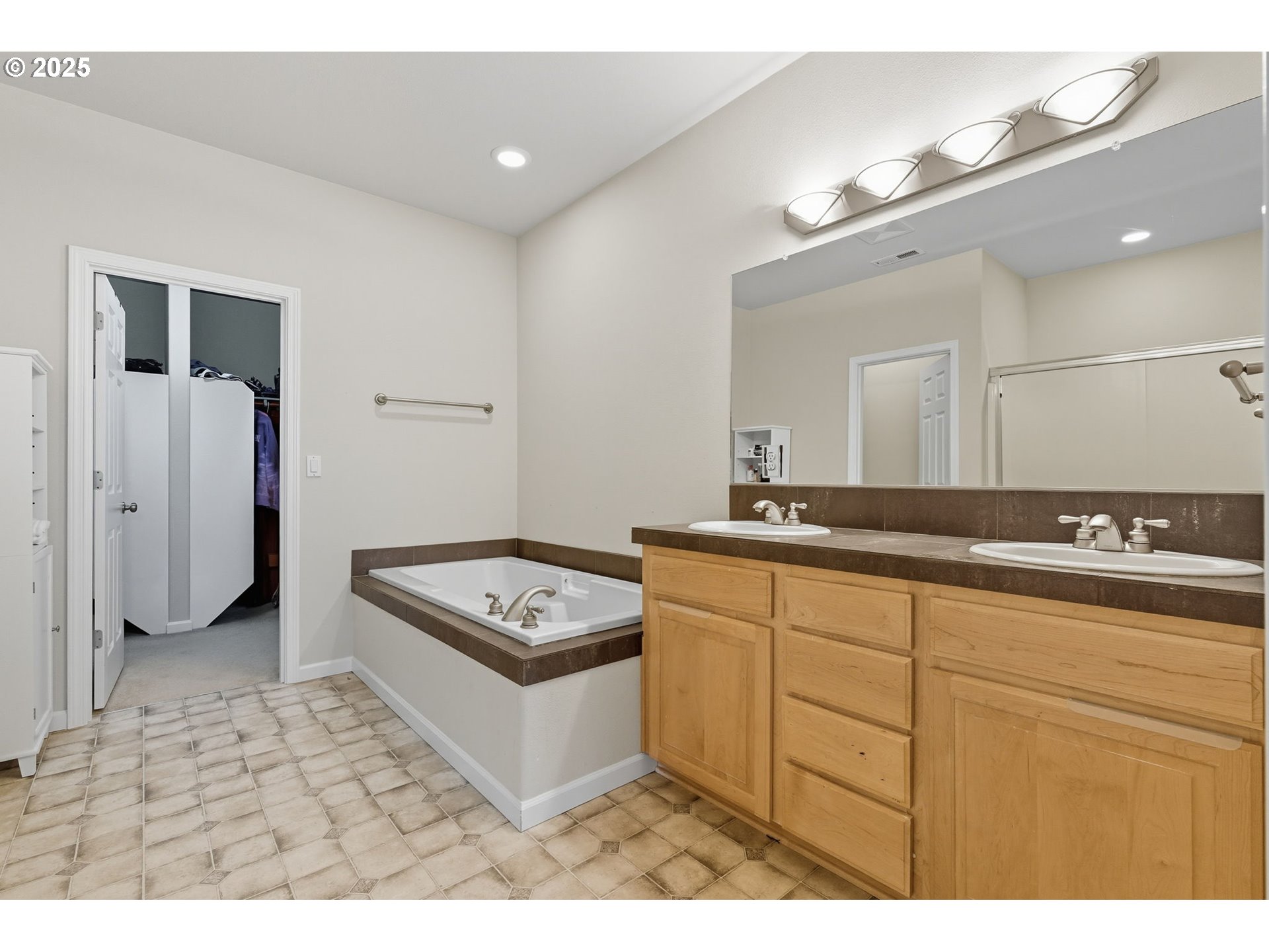 15900 SW Snowy Owl LN