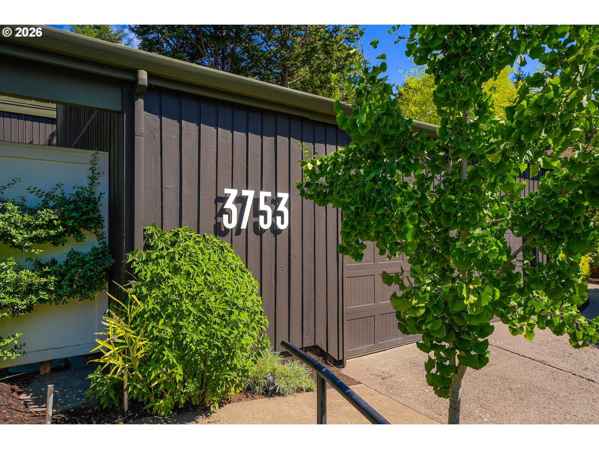 3753 SW LYLE CT