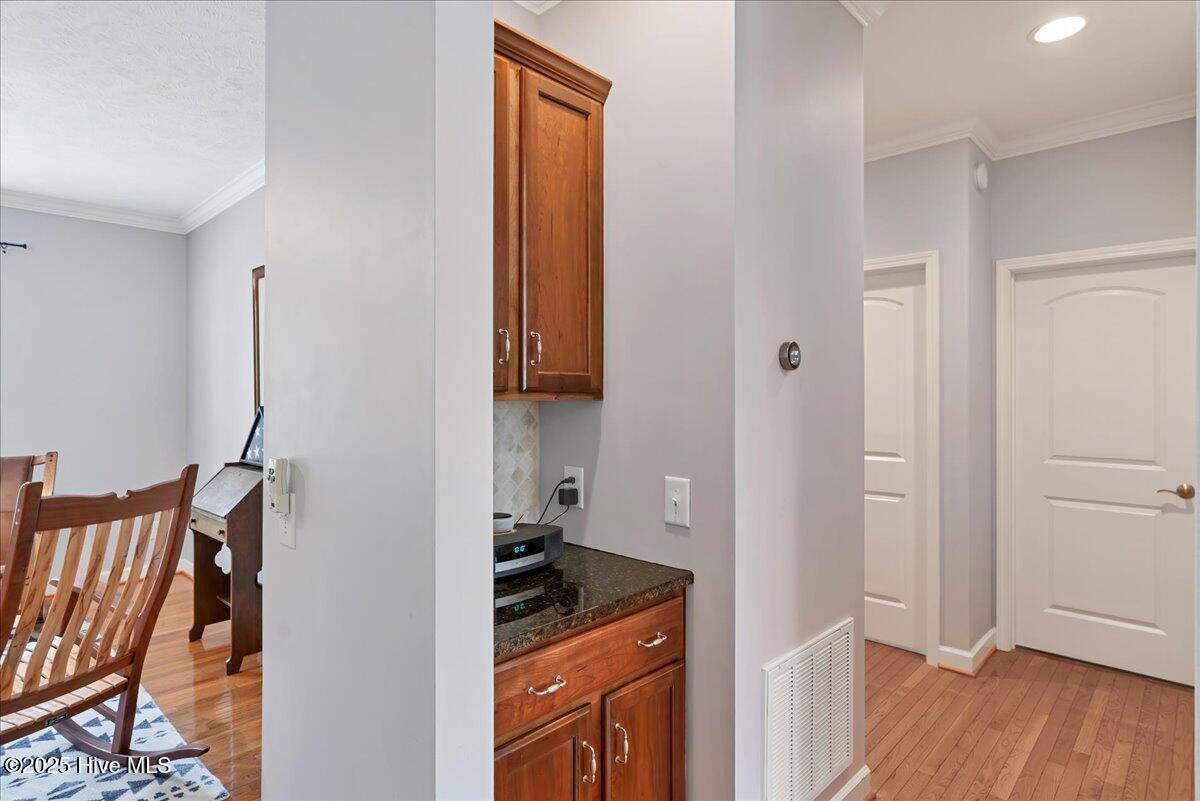 150 Kingswood Circle