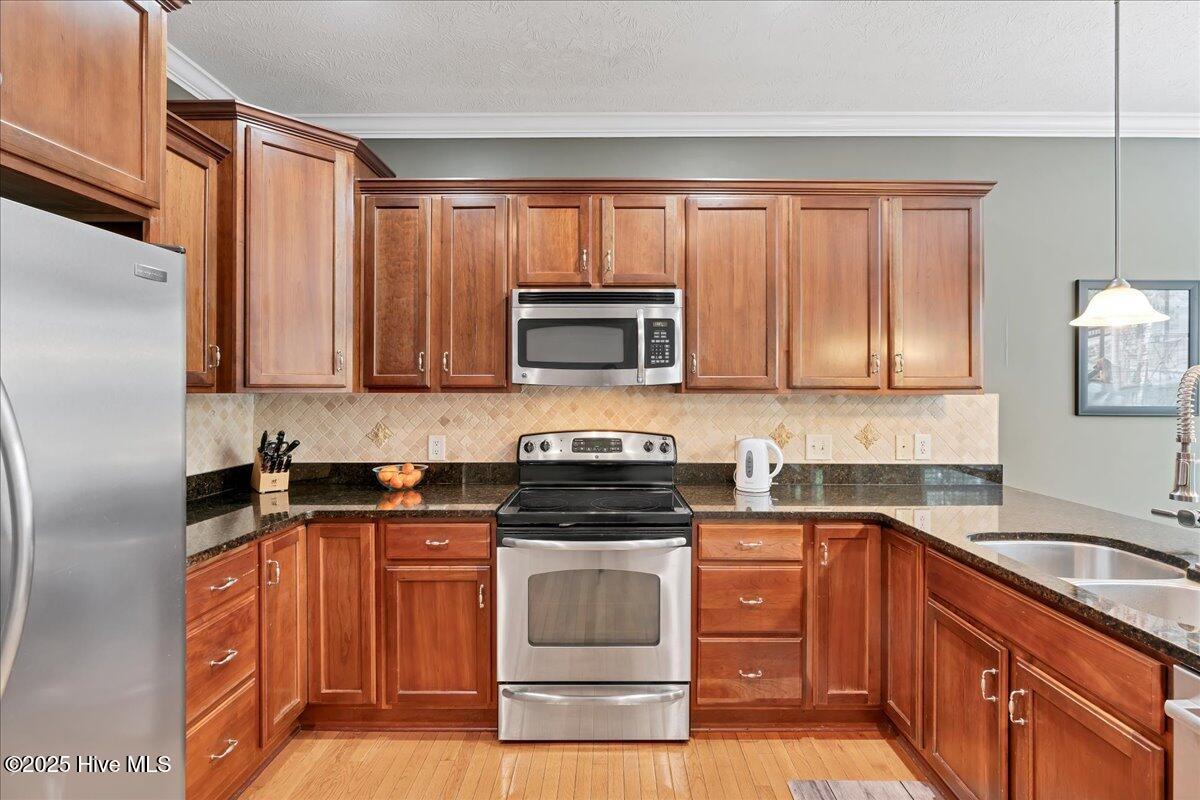 150 Kingswood Circle