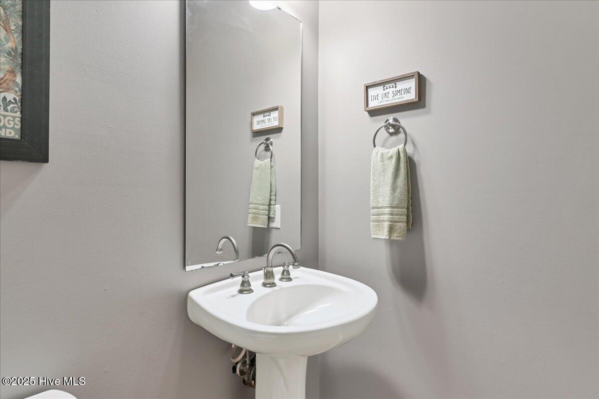 150 Kingswood Circle