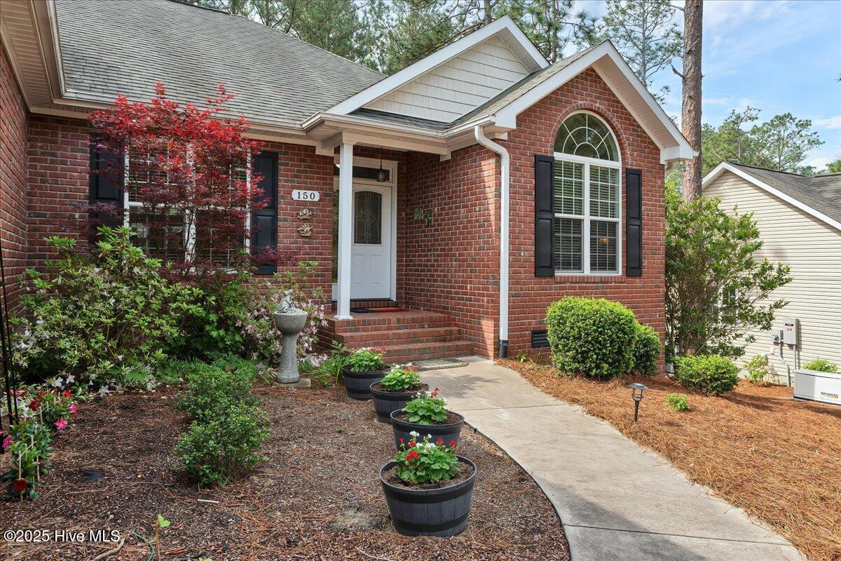 150 Kingswood Circle