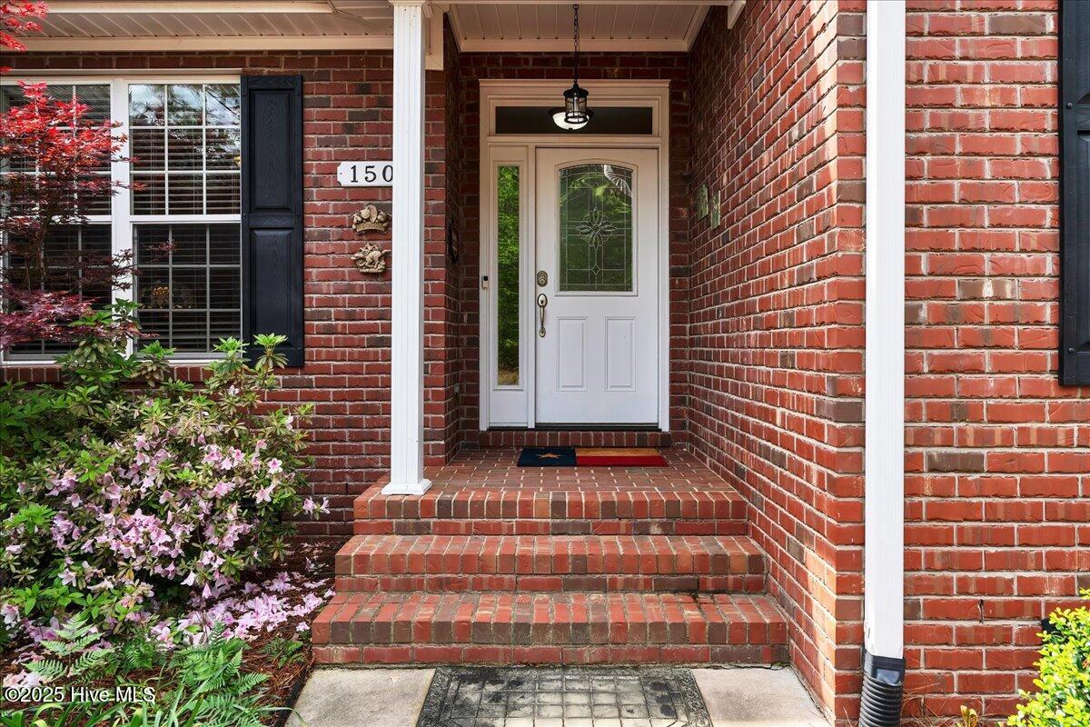 150 Kingswood Circle