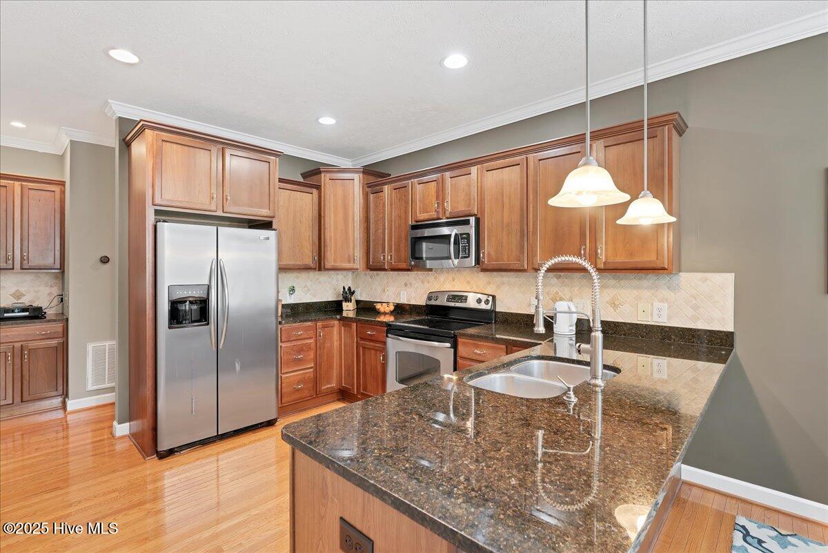 150 Kingswood Circle