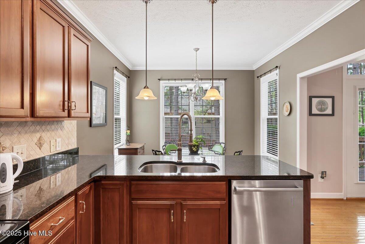 150 Kingswood Circle