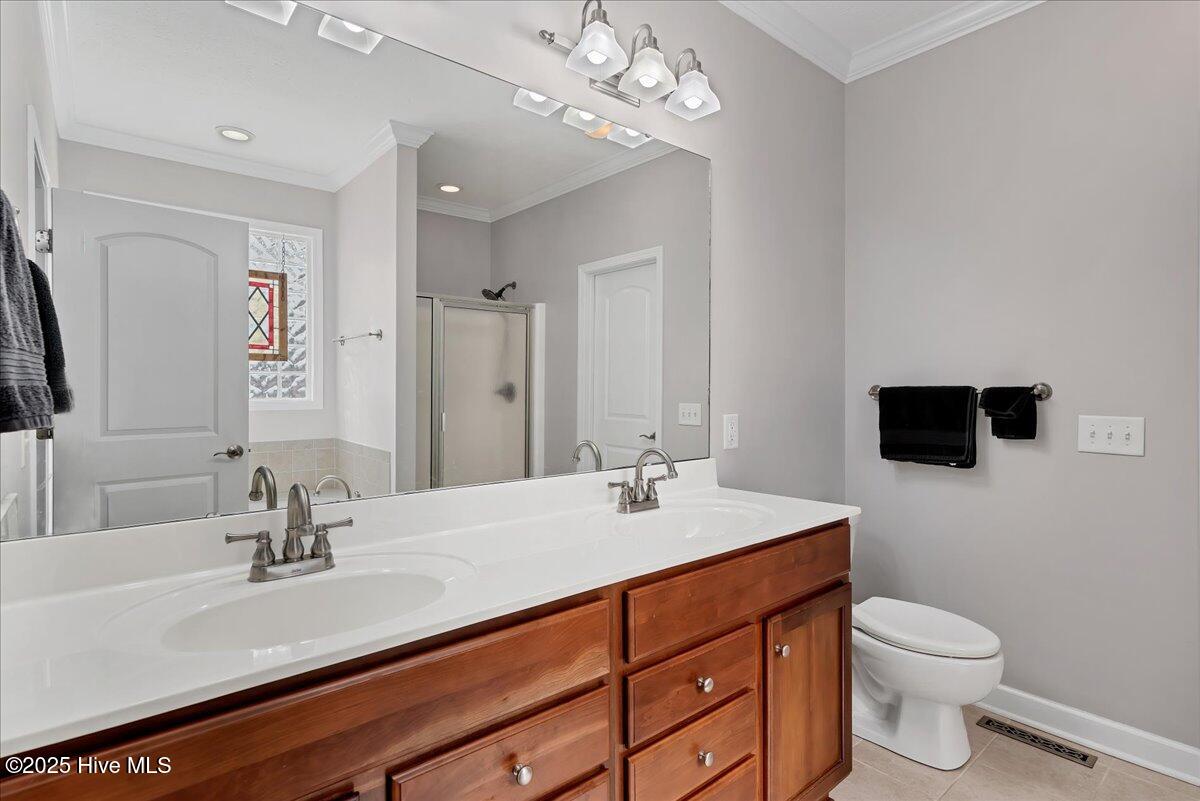 150 Kingswood Circle