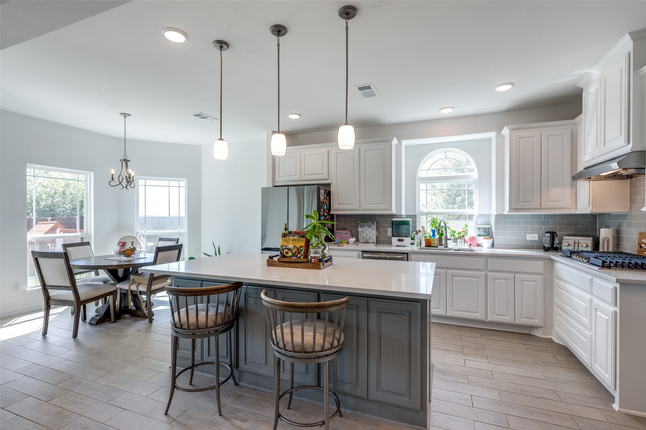 3332 Azure Lane