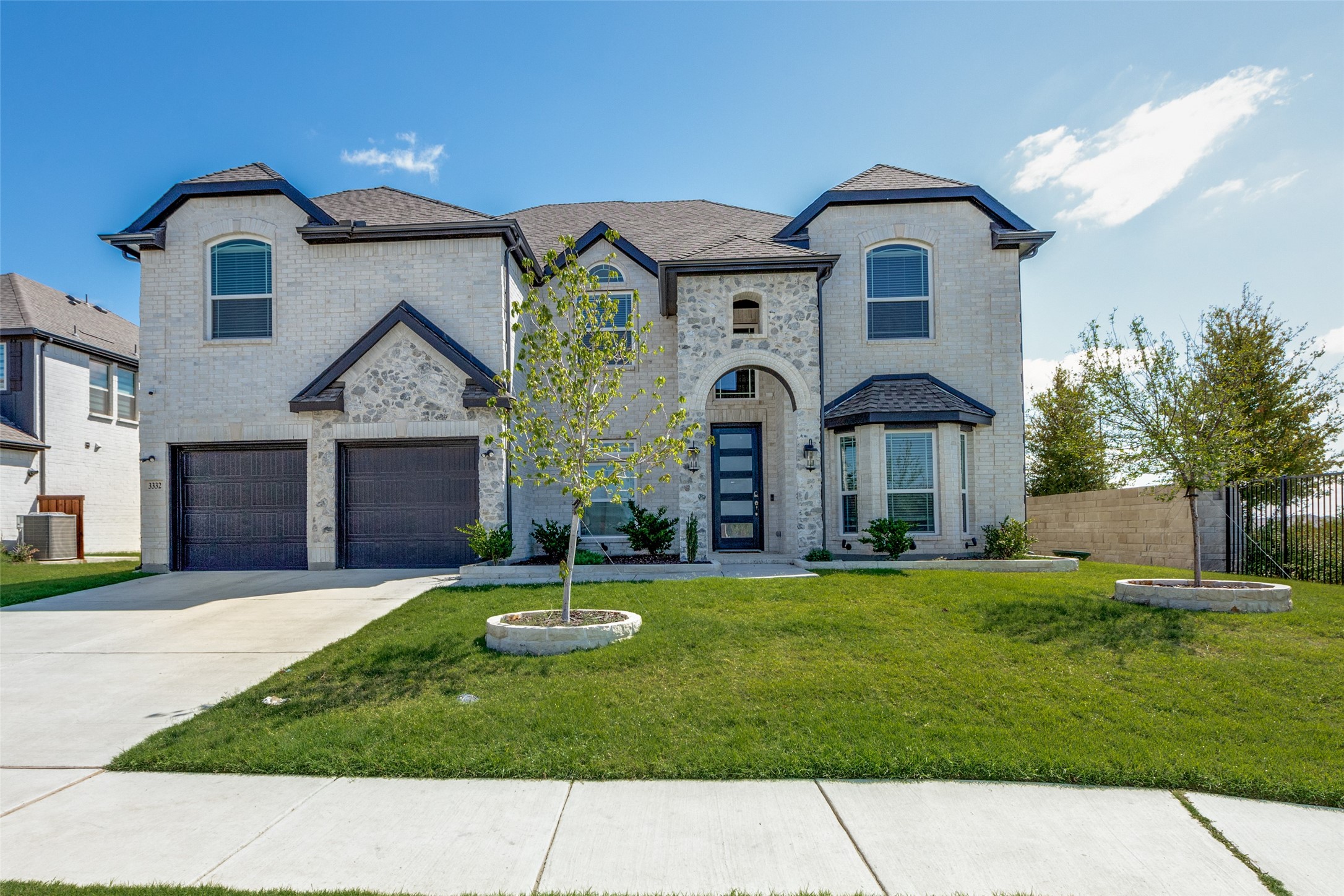 3332 Azure Lane