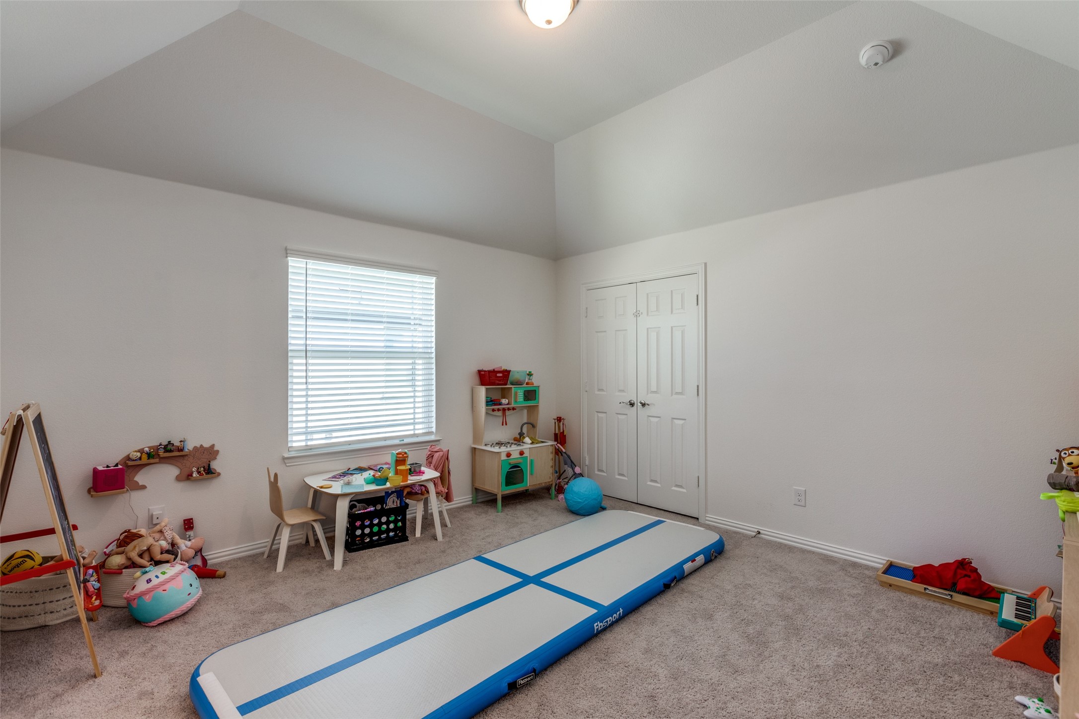 3332 Azure Lane