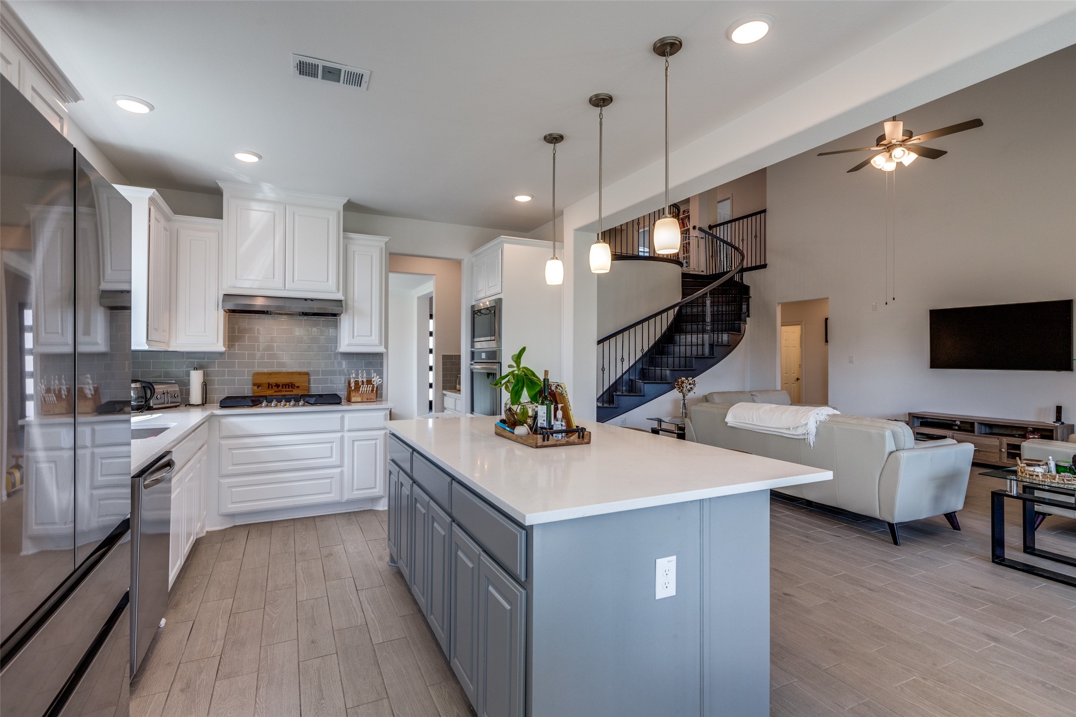 3332 Azure Lane