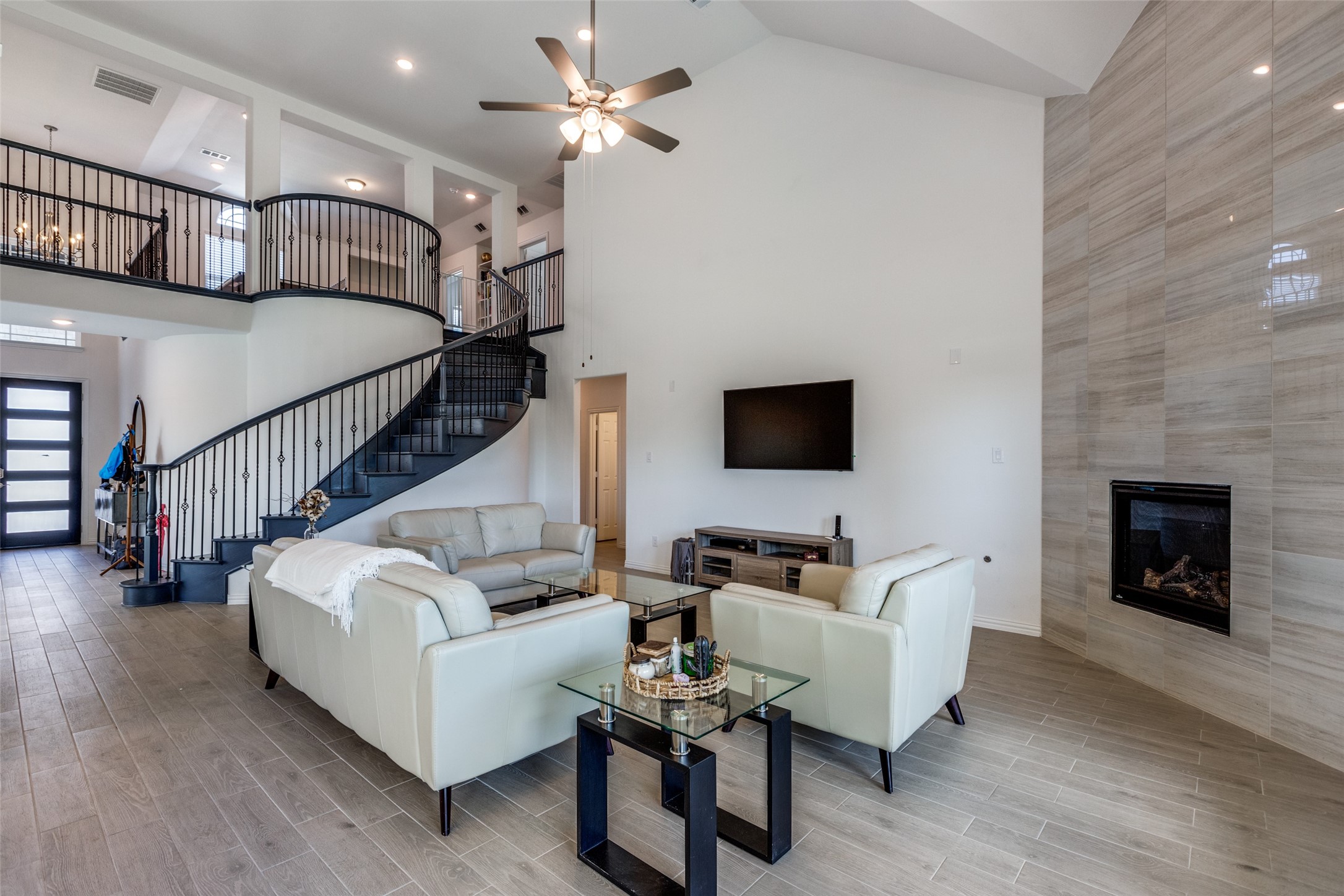 3332 Azure Lane
