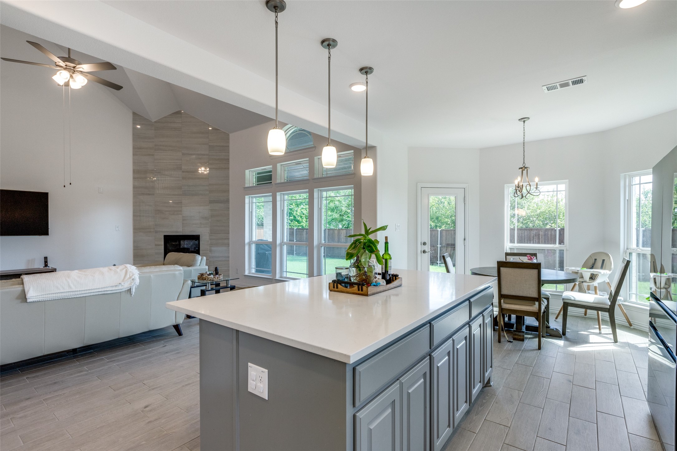 3332 Azure Lane