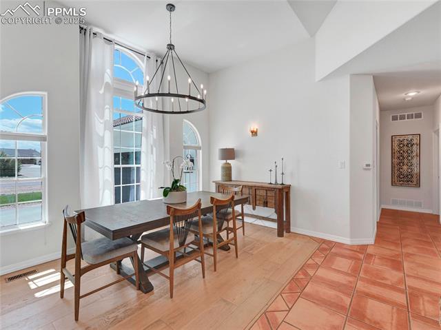 327 W Hahns Peak Avenue