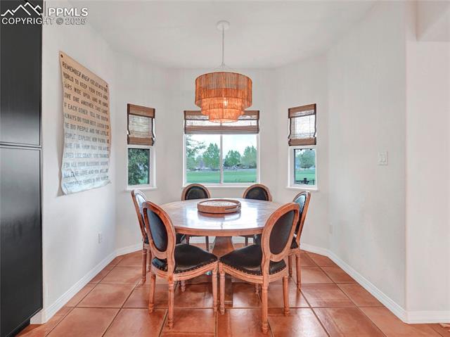 327 W Hahns Peak Avenue
