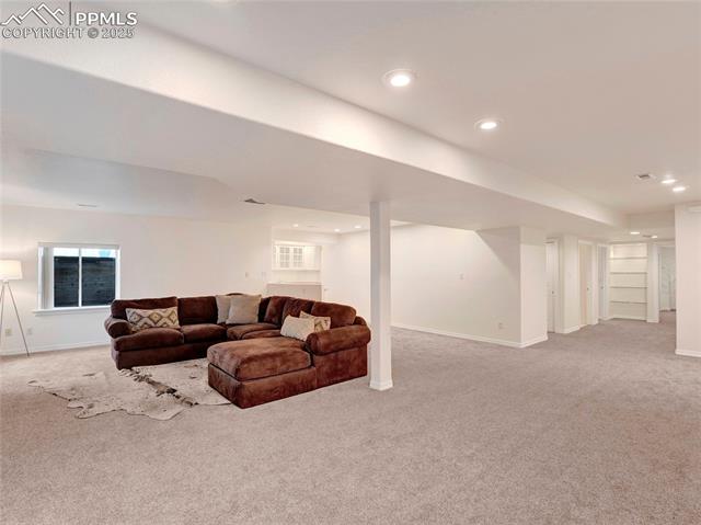 327 W Hahns Peak Avenue