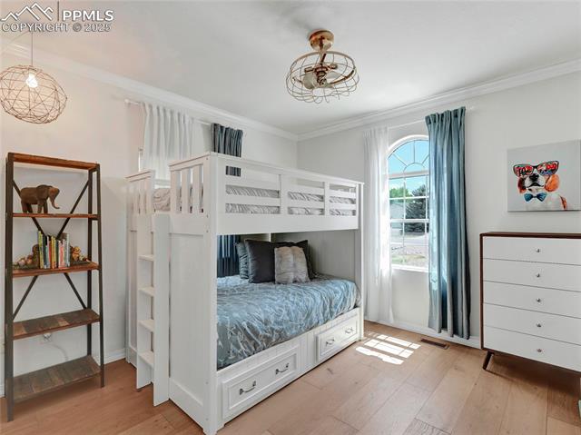 327 W Hahns Peak Avenue