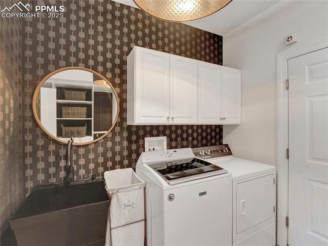 327 W Hahns Peak Avenue